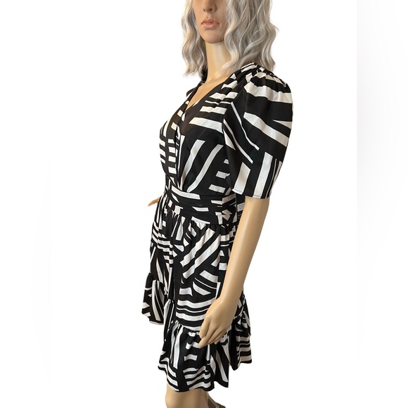 Karl Lagerfeld NWT Size 2 Black White Short Sleeve Ruffle Hem Mini Dress  (0483) - Picture 5 of 14